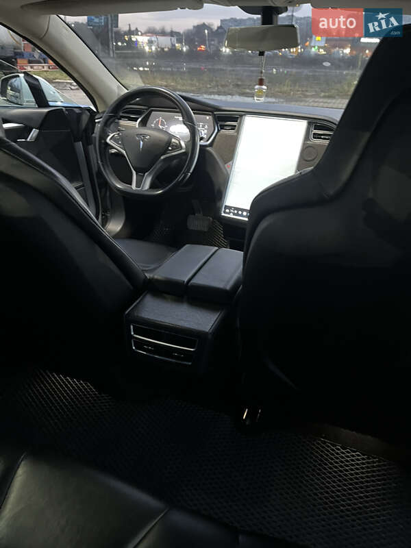 Ліфтбек Tesla Model S 2013 в Києві