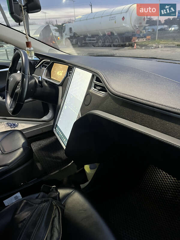 Ліфтбек Tesla Model S 2013 в Києві