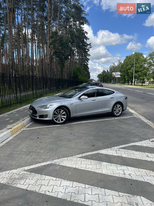 Ліфтбек Tesla Model S 2013 в Києві