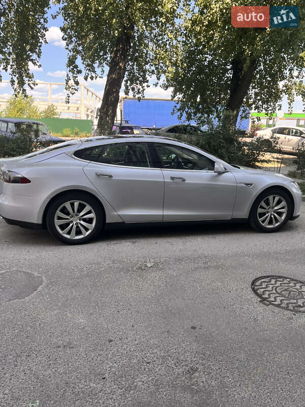 Лифтбек Tesla Model S 2013 в Киеве
