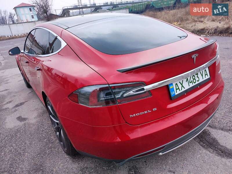 Лифтбек Tesla Model S 2015 в Харькове