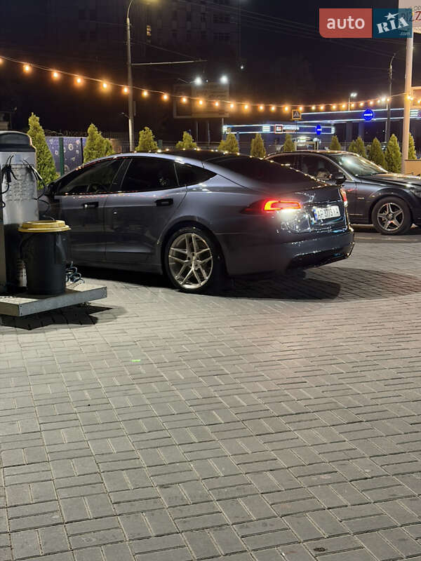 Tesla Model S 2022