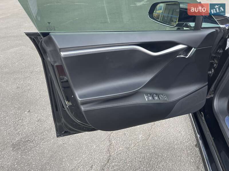Ліфтбек Tesla Model S 2016 в Києві