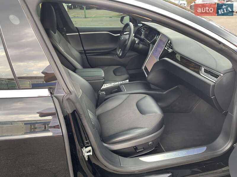 Ліфтбек Tesla Model S 2016 в Києві