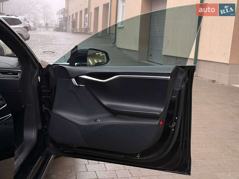 Лифтбек Tesla Model S 2015 в Тернополе фото 14 Лифтбек Tesla Model S 2015 в Тернополе