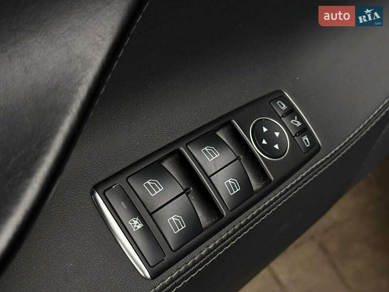 Лифтбек Tesla Model S 2015 в Тернополе фото 25 Лифтбек Tesla Model S 2015 в Тернополе