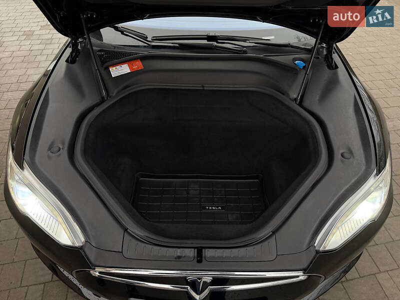 Лифтбек Tesla Model S 2015 в Тернополе фото 35 Лифтбек Tesla Model S 2015 в Тернополе