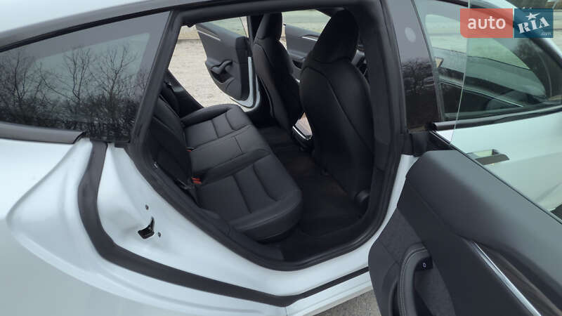 Лифтбек Tesla Model S 2021 в Днепре