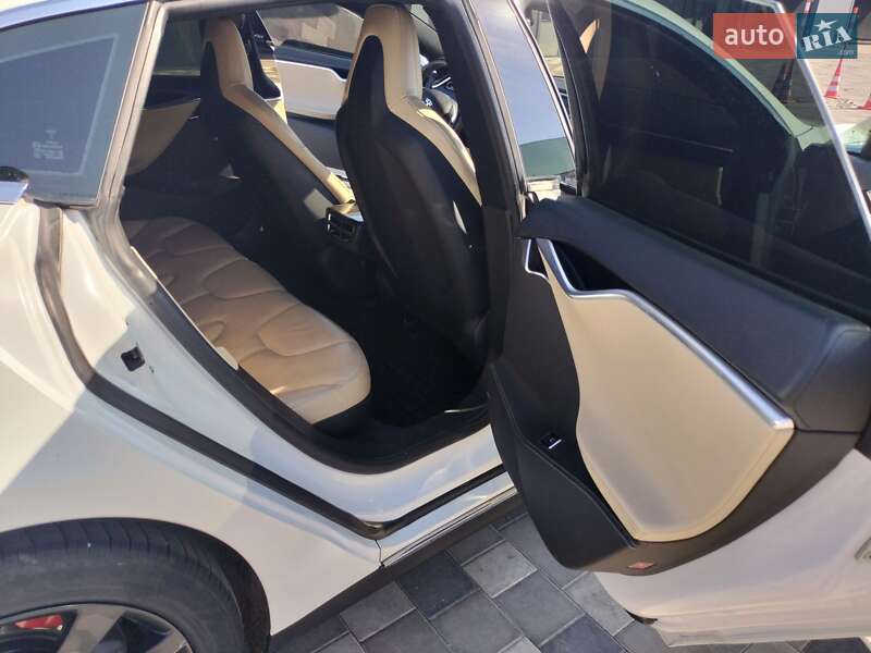 Лифтбек Tesla Model S 2014 в Полтаве