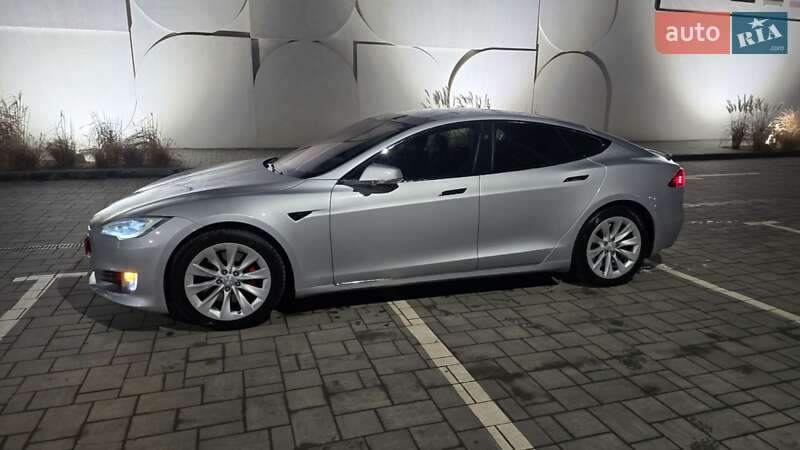 Лифтбек Tesla Model S 2017 в Луцке фото 13 Лифтбек Tesla Model S 2017 в Луцке
