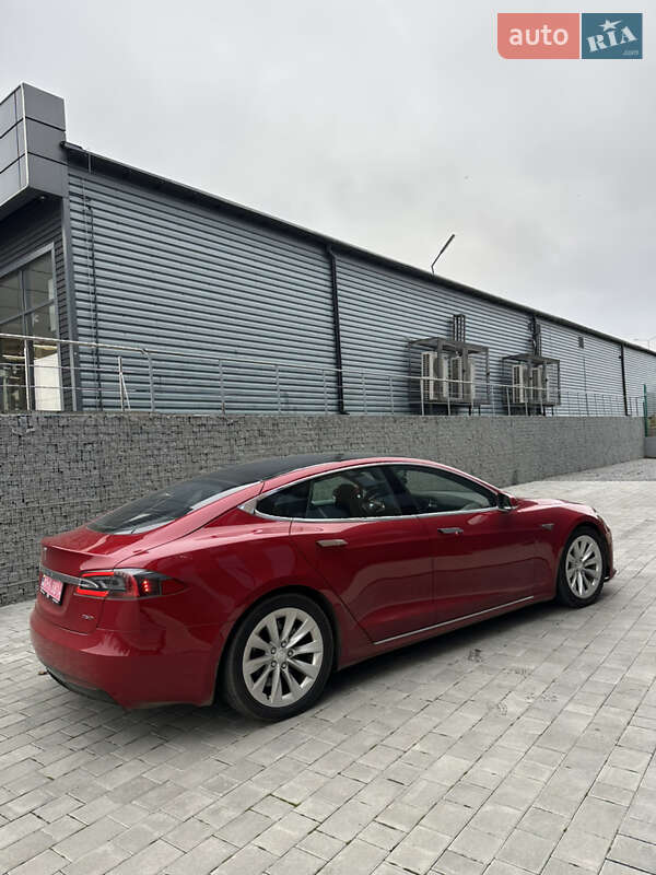 Лифтбек Tesla Model S 2016 в Луцке