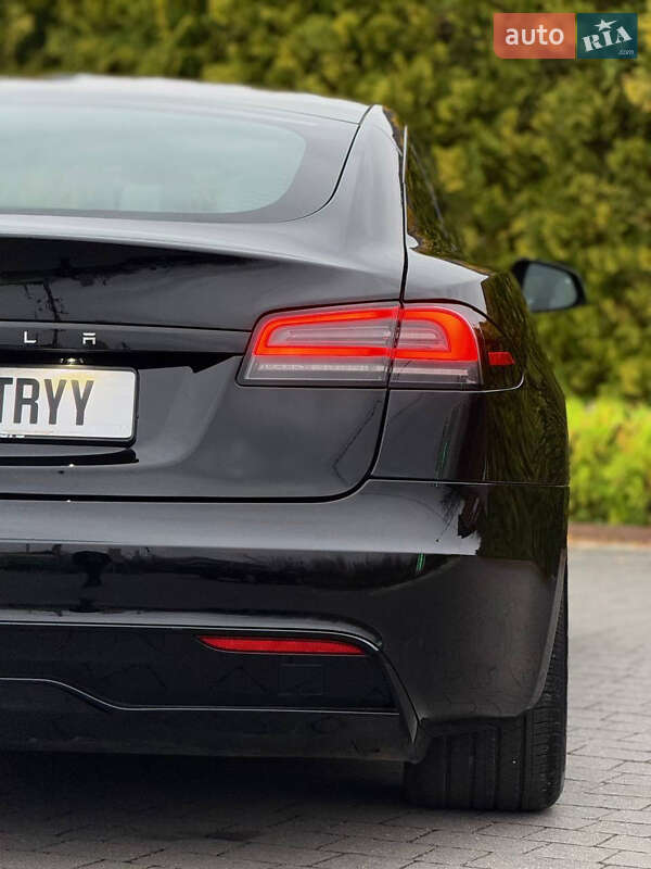 Ліфтбек Tesla Model S 2023 в Стрию