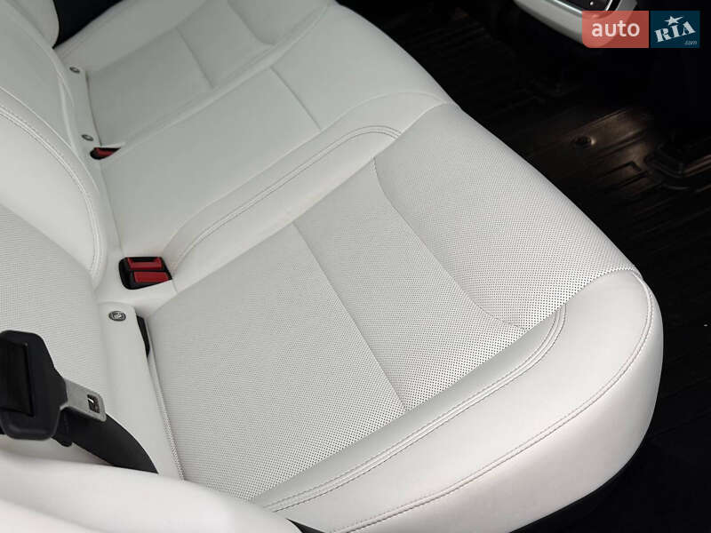 Ліфтбек Tesla Model S 2023 в Стрию