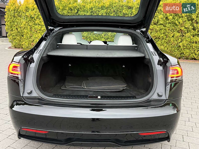 Ліфтбек Tesla Model S 2023 в Стрию