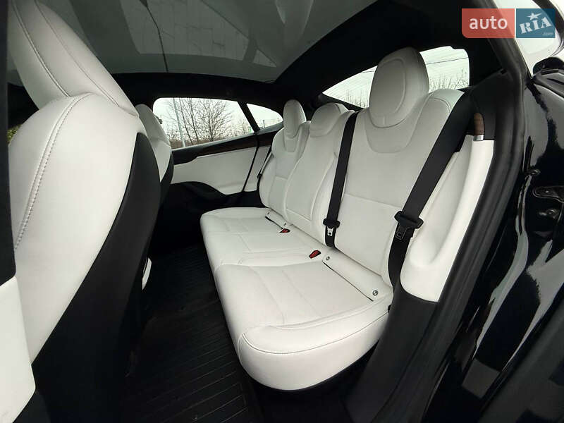 Ліфтбек Tesla Model S 2023 в Стрию