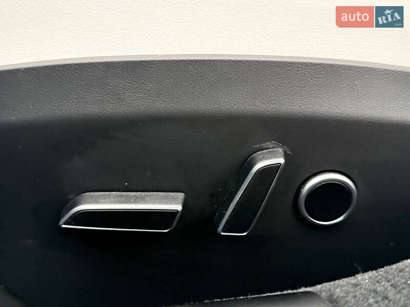 Ліфтбек Tesla Model S 2023 в Стрию