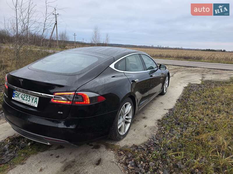 Ліфтбек Tesla Model S 2014 в Дубровиці фото 6 Ліфтбек Tesla Model S 2014 в Дубровиці