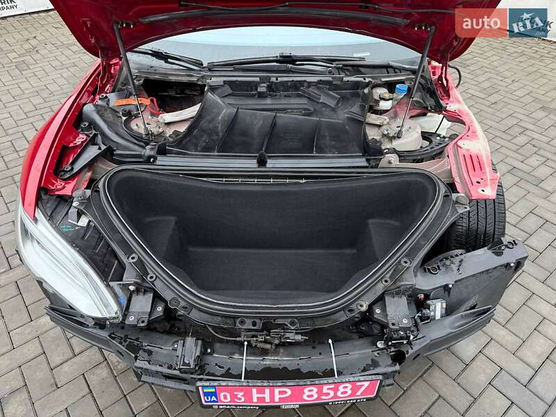 Лифтбек Tesla Model S 2016 в Луцке фото 17 Лифтбек Tesla Model S 2016 в Луцке