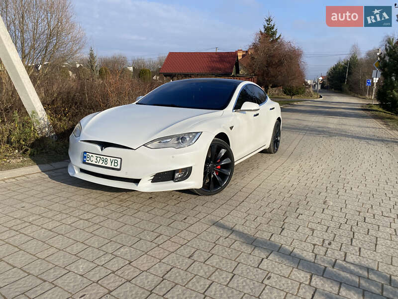 Tesla Model S 2015
