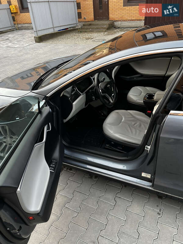 Лифтбек Tesla Model S 2014 в Виннице