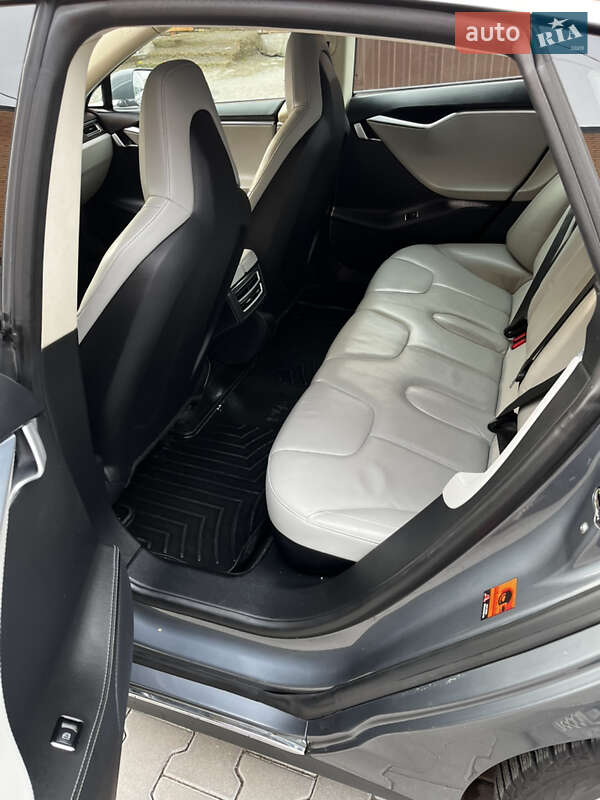 Лифтбек Tesla Model S 2014 в Виннице