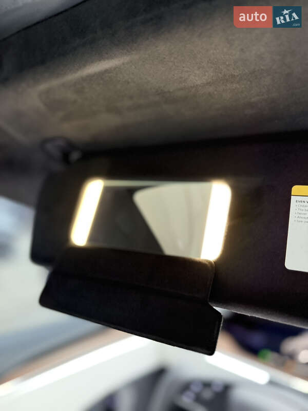 Лифтбек Tesla Model S 2021 в Виннице