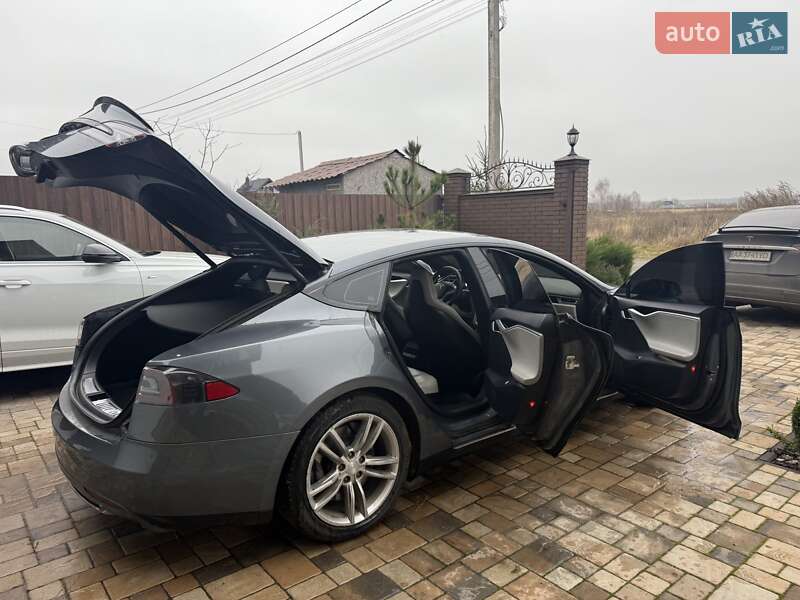Лифтбек Tesla Model S 2013 в Киеве