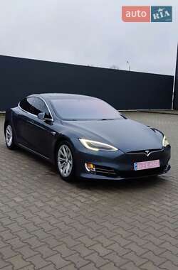 Ліфтбек Tesla Model S 2016 в Сарнах