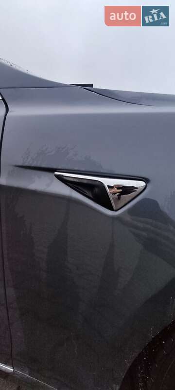 Лифтбек Tesla Model S 2016 в Сарнах
