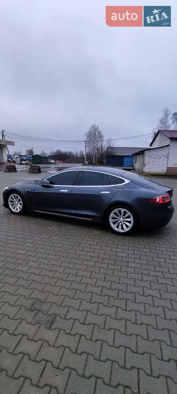 Лифтбек Tesla Model S 2016 в Сарнах