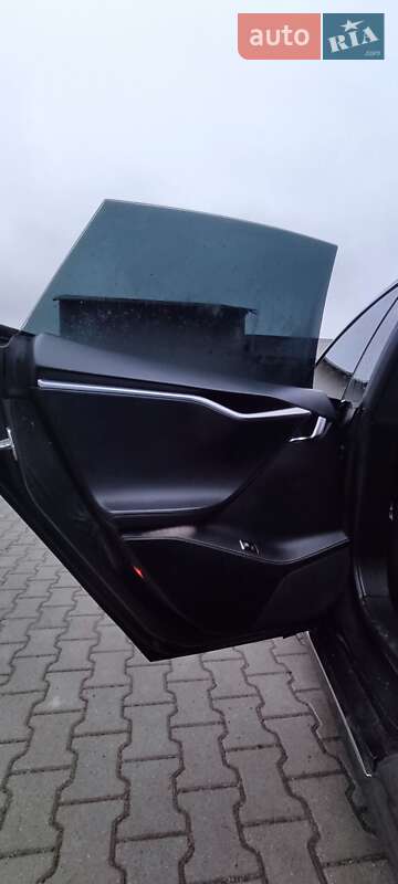 Лифтбек Tesla Model S 2016 в Сарнах