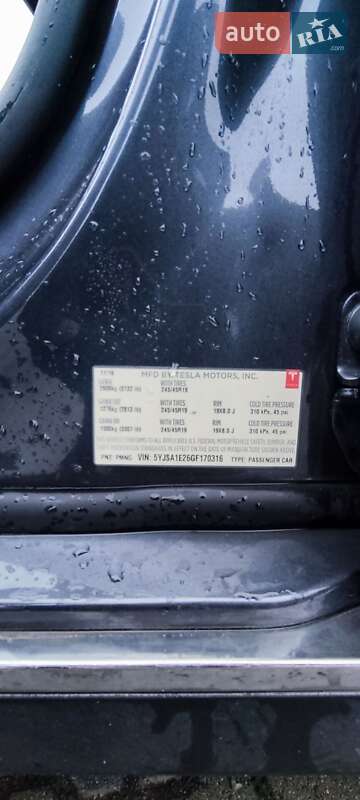 Лифтбек Tesla Model S 2016 в Сарнах