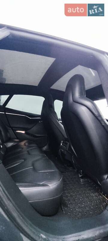 Лифтбек Tesla Model S 2016 в Сарнах