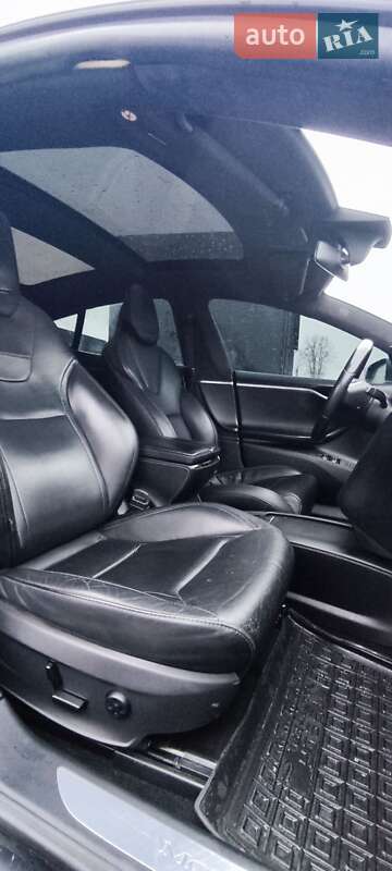 Лифтбек Tesla Model S 2016 в Сарнах