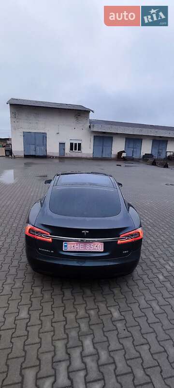 Лифтбек Tesla Model S 2016 в Сарнах