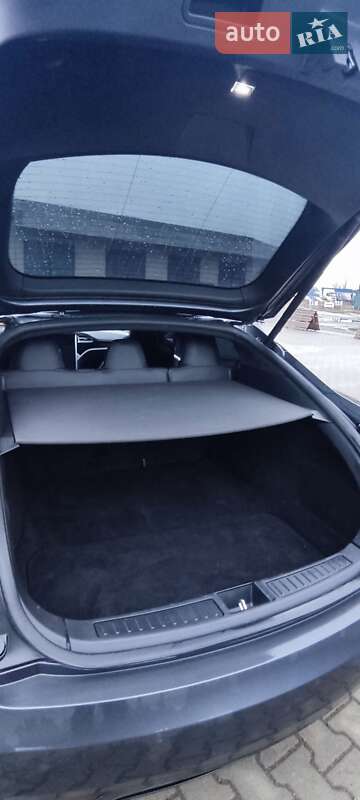 Лифтбек Tesla Model S 2016 в Сарнах