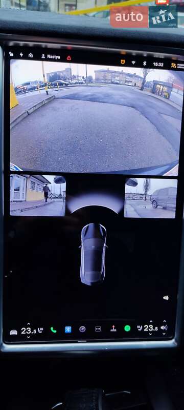 Лифтбек Tesla Model S 2016 в Сарнах