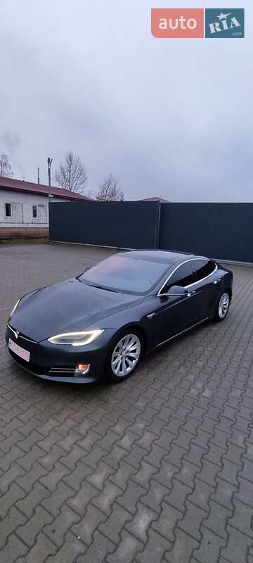 Лифтбек Tesla Model S 2016 в Сарнах