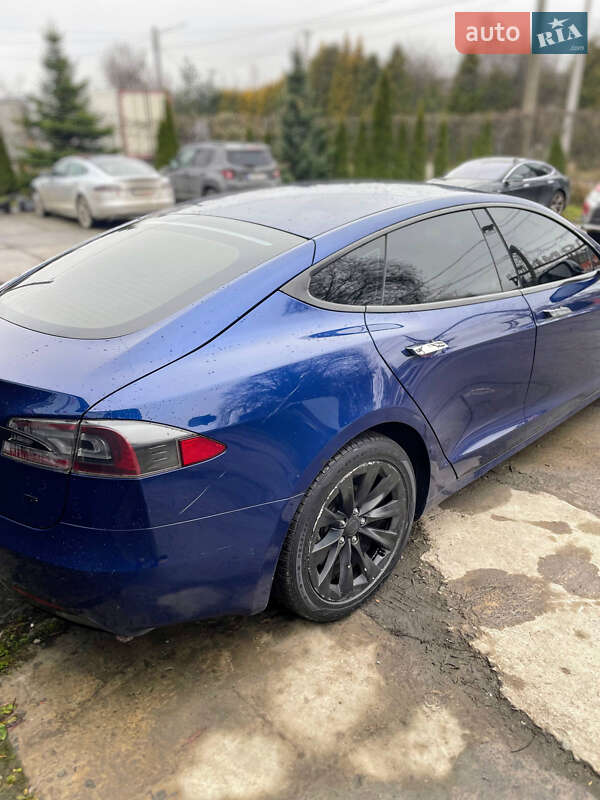 Лифтбек Tesla Model S 2016 в Львове