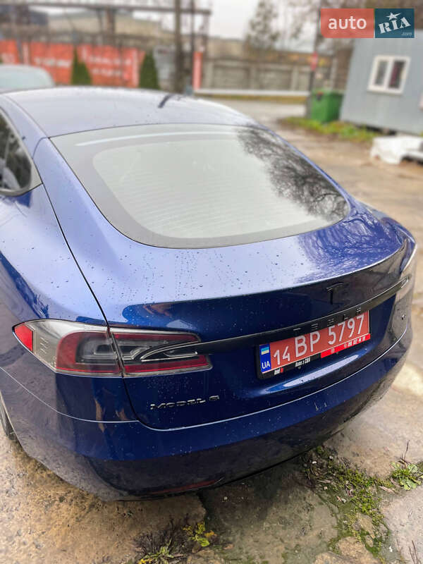 Лифтбек Tesla Model S 2016 в Львове