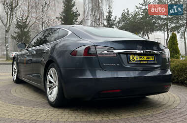 Лифтбек Tesla Model S 2016 в Львове