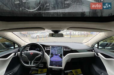 Лифтбек Tesla Model S 2016 в Львове