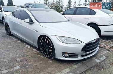 Лифтбек Tesla Model S 2013 в Городке