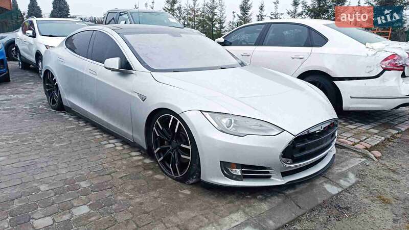 Лифтбек Tesla Model S 2013 в Городке