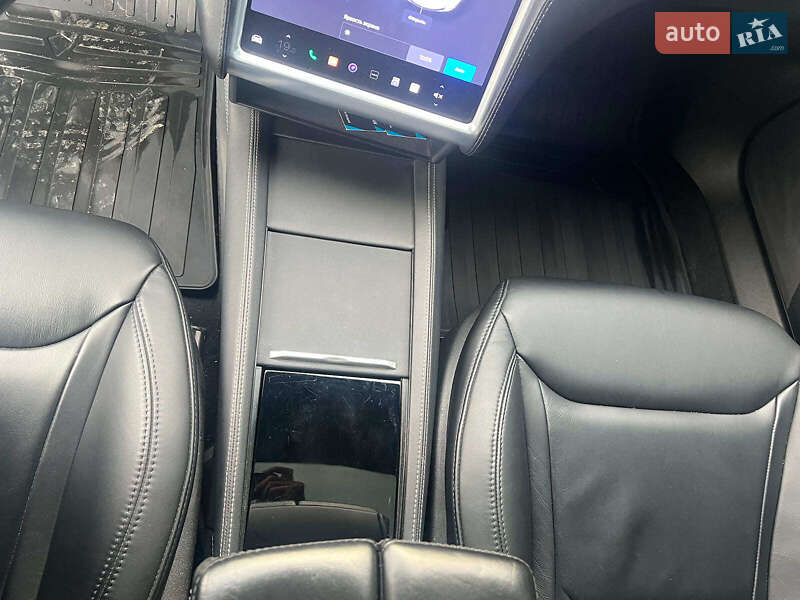 Лифтбек Tesla Model S 2015 в Львове фото 22 Лифтбек Tesla Model S 2015 в Львове