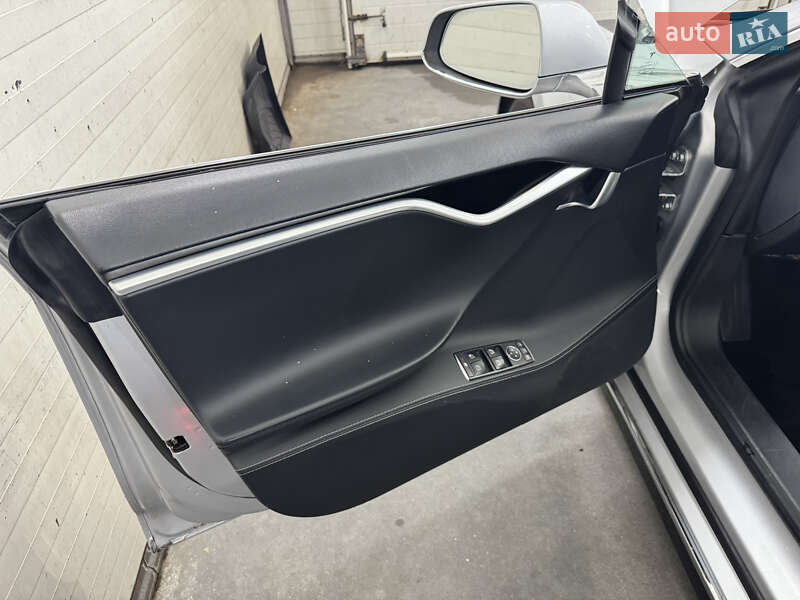 Ліфтбек Tesla Model S 2014 в Луцьку фото 30 Ліфтбек Tesla Model S 2014 в Луцьку