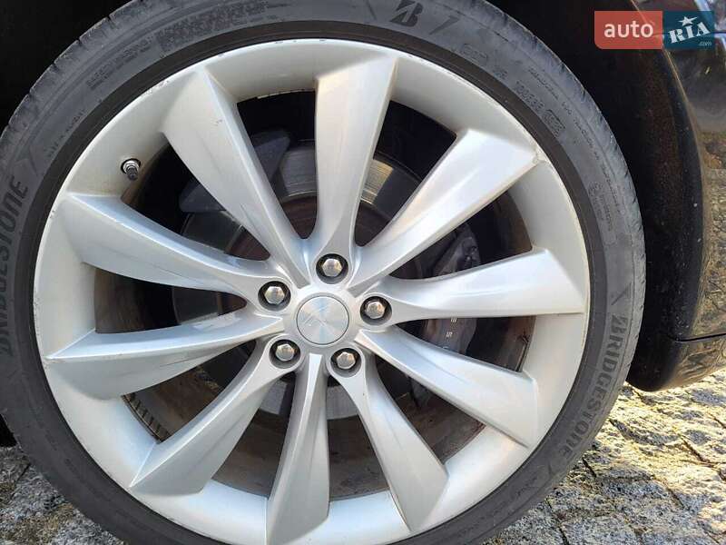 Лифтбек Tesla Model S 2013 в Виннице