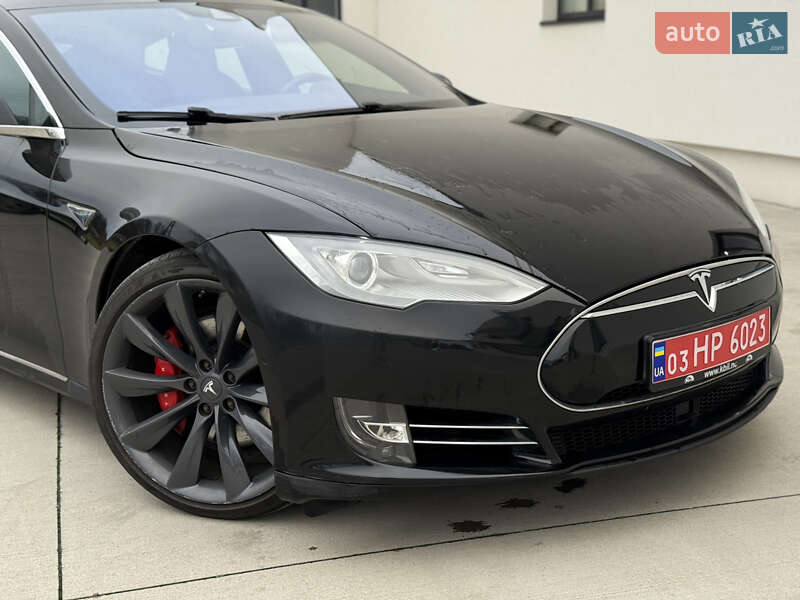 Лифтбек Tesla Model S 2015 в Луцке