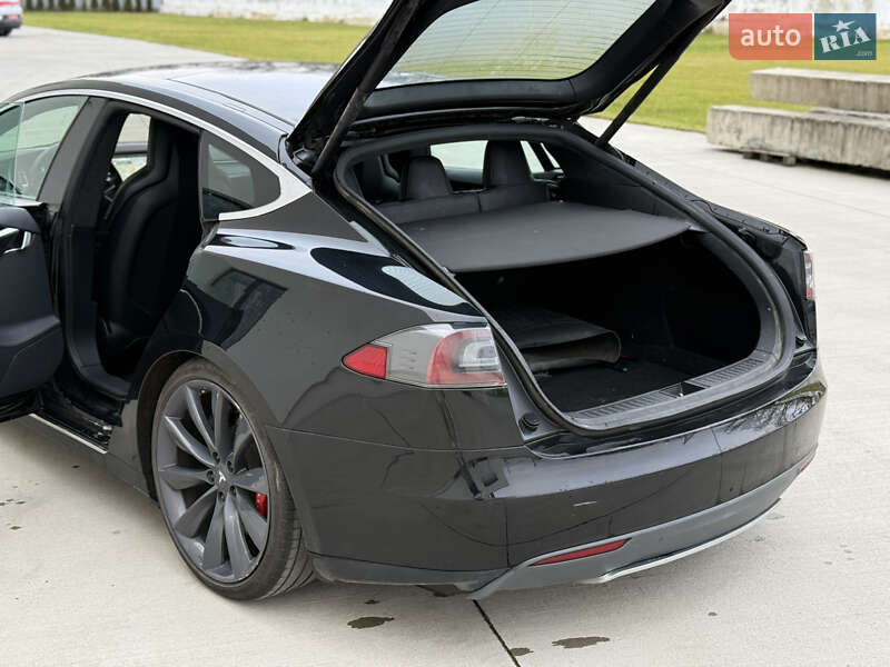 Лифтбек Tesla Model S 2015 в Луцке