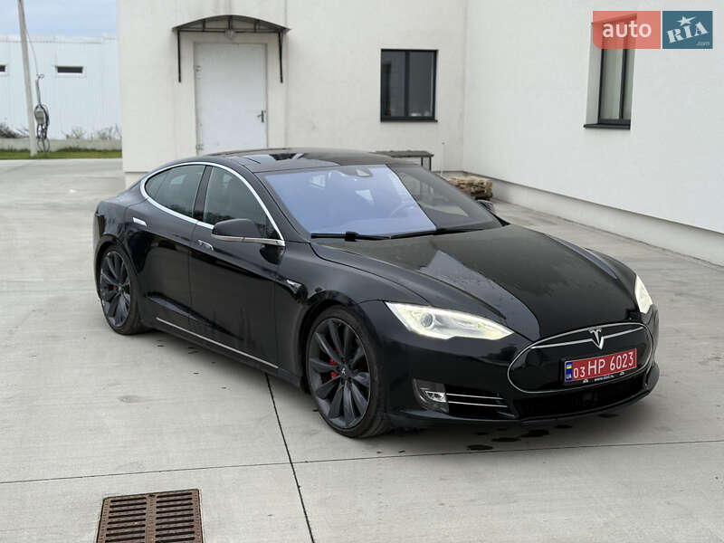 Лифтбек Tesla Model S 2015 в Луцке